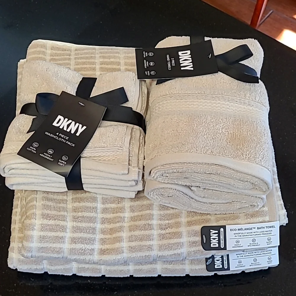 DKNY Bath Towel Set